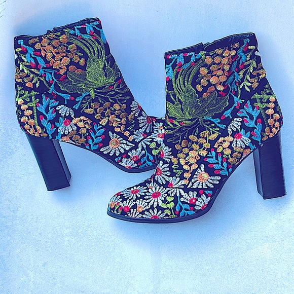 Coconuts By Matisse.Jess,Embroidered Fabric Boots With Round Toe, woman’s Size 7 - Picture 1 of 12